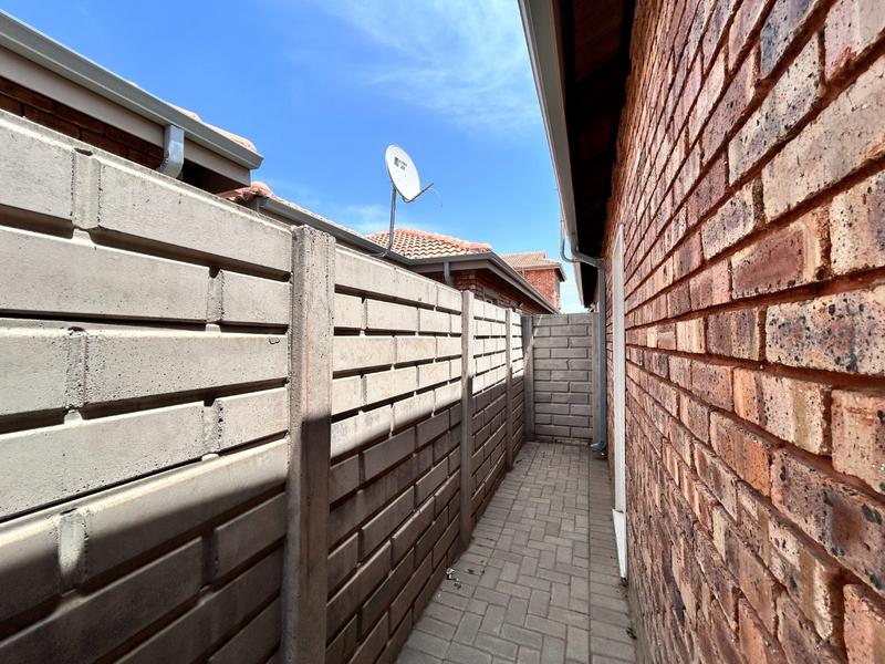 2 Bedroom Property for Sale in Ngwenya River Estate North West